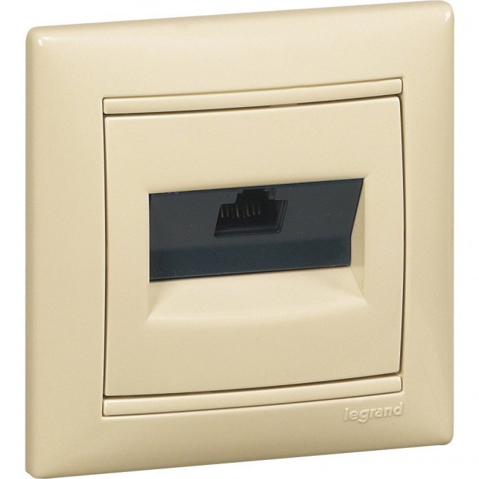 Информационная розетка LEGRAND Valena RJ45 категория 6 UTP 1 выход на захватах слоновая кость 774146