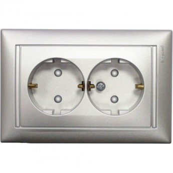 Розеточный блок LEGRAND Valena немецкий стандарт 2х2К+3 защит. шторки укомплектованный 16 А 230/250 В алюминий Розеточный блок LEGRAND Valena немецкий стандарт 2х2К+3 защит. шторки укомплектованный 16 А 230/250 В алюминий